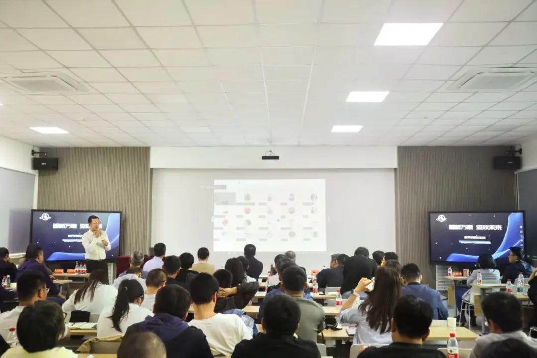 本次培训分两个专题，一是以